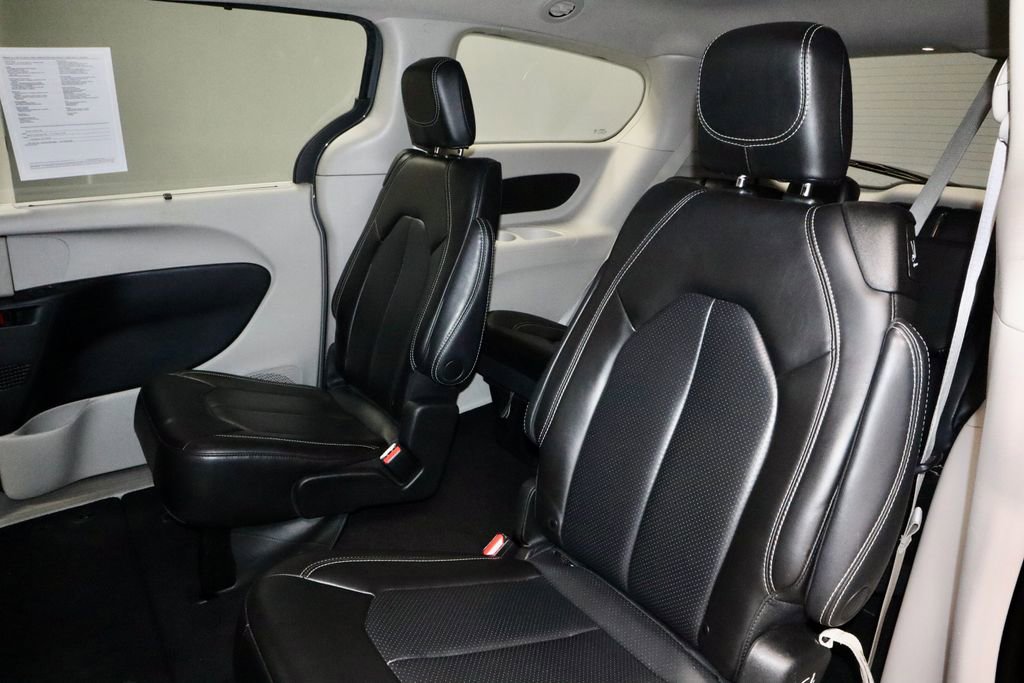 Used 2023 Chrysler Pacifica Touring-L FWD image 20