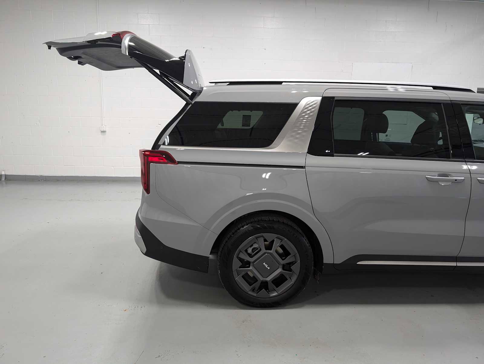 New 2026 Kia Carnival SX image 8