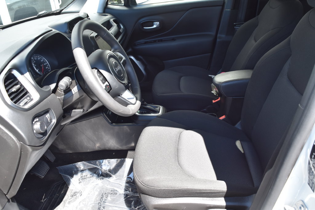 Used 2023 Jeep Renegade Latitude AWD/4WD image 7