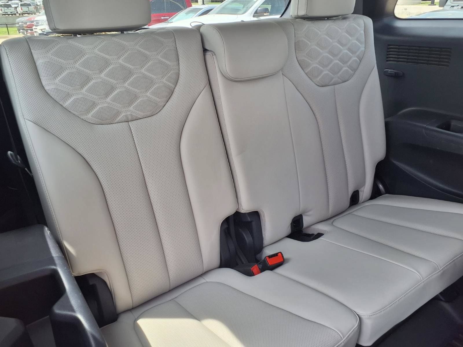 Used 2022 Hyundai Palisade Limited FWD image 21