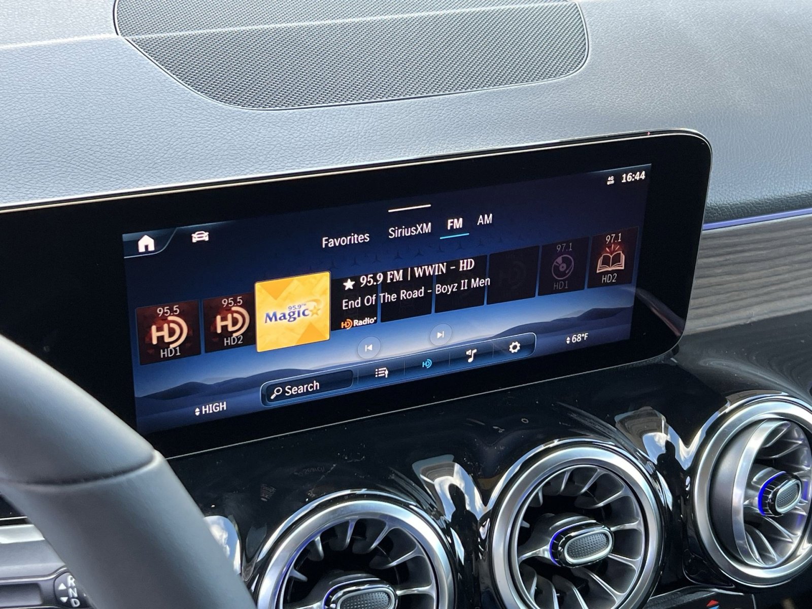 New 2026 Mercedes-Benz GLB 250 4MATIC image 16