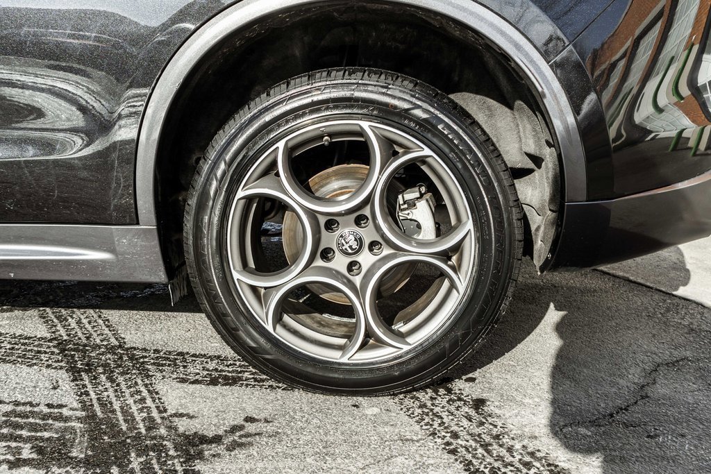 Used 2022 Alfa Romeo Stelvio Ti w/ Active Assist Plus Package image 32