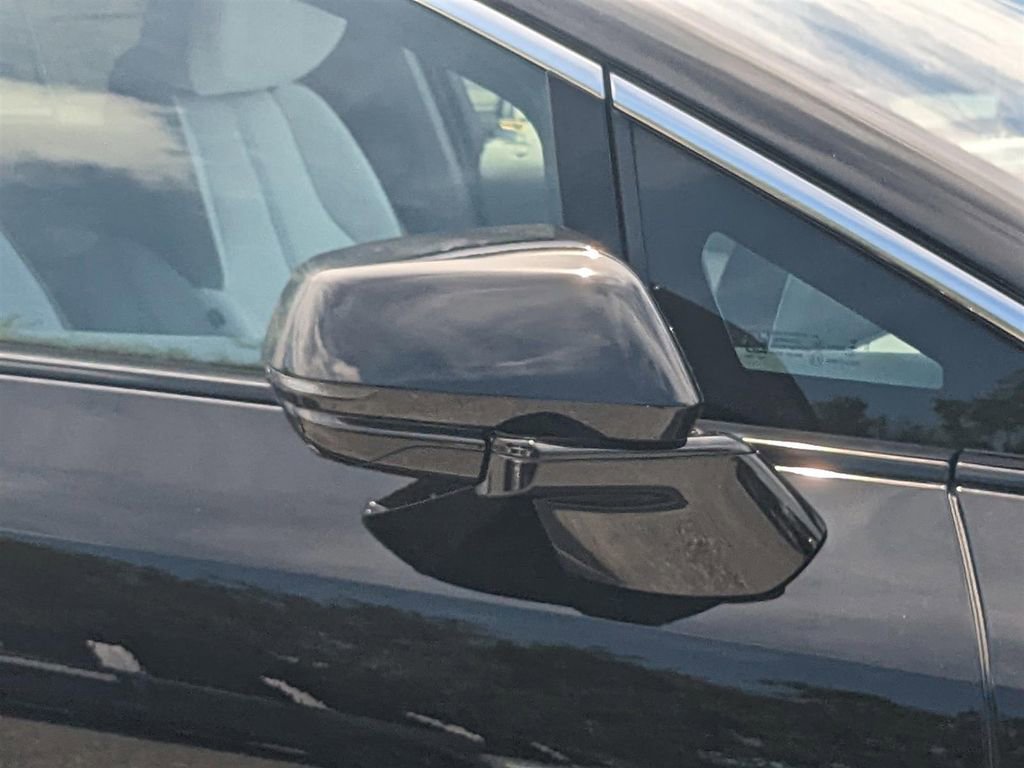 New 2025 Cadillac Optiq Luxury 1 image 11