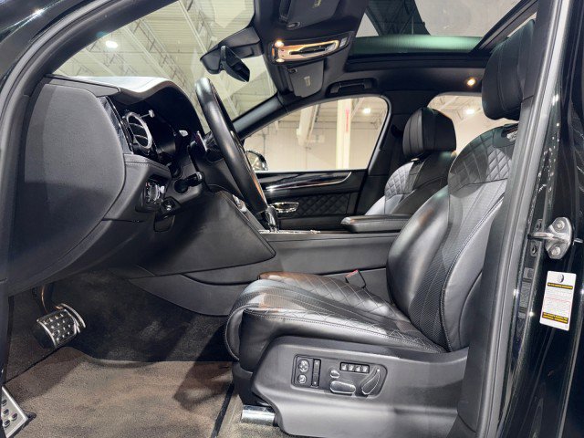 Used 2017 Bentley Bentayga image 50