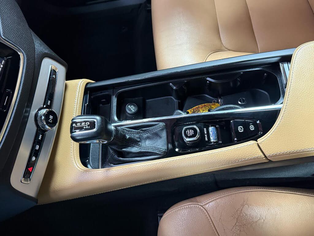 Used 2018 Volvo XC90 T5 Momentum w/ Convenience Package FWD image 19