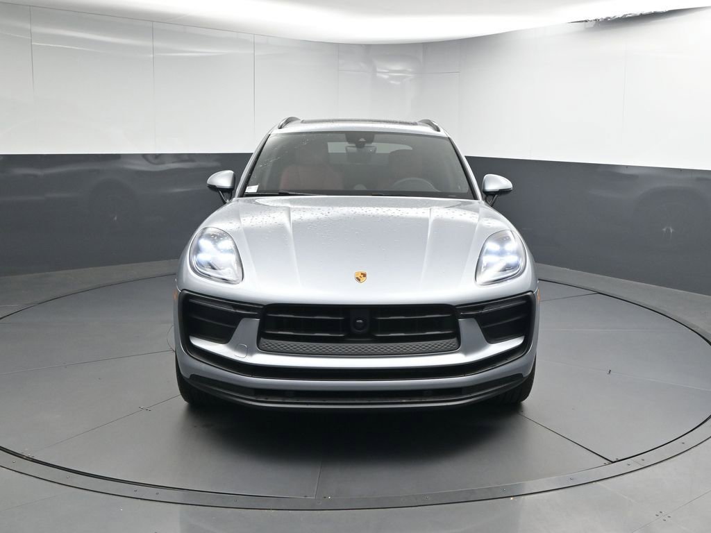 Used 2025 Porsche Macan image 28