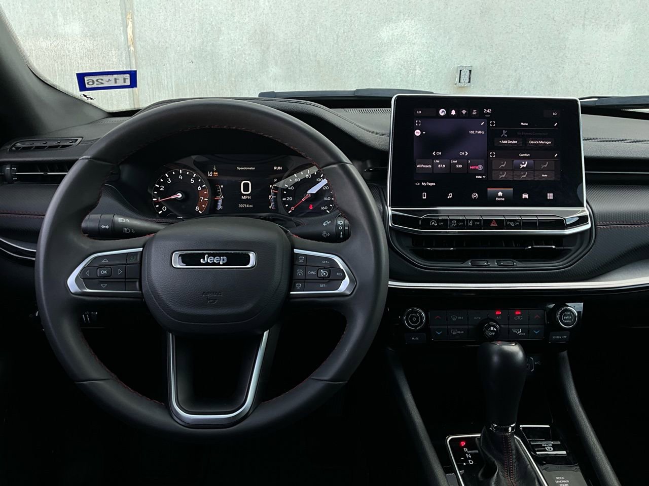 Used 2025 Jeep Compass Trailhawk image 13