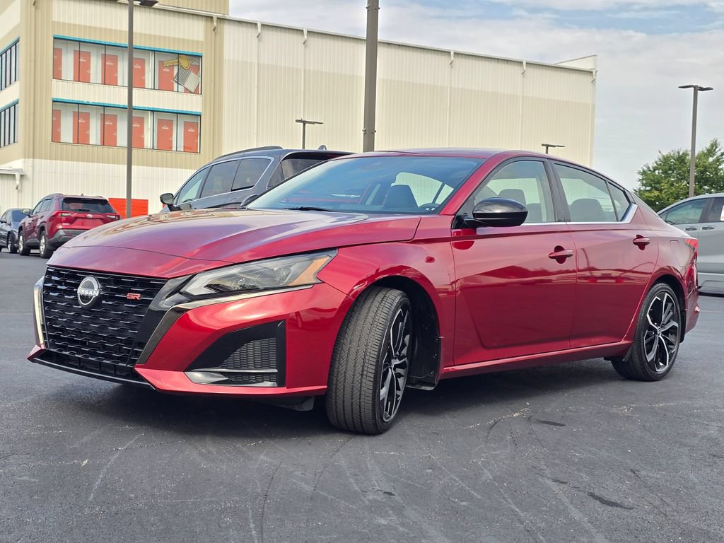 Used 2023 Nissan Altima 2.5 SR w/ SR Premium Package FWD image 4