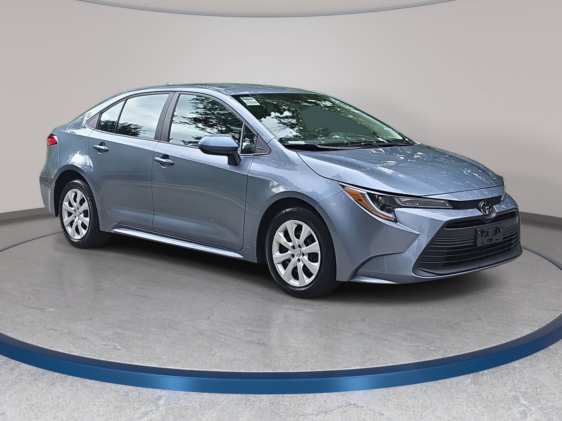 Used 2025 Toyota Corolla LE FWD image 3