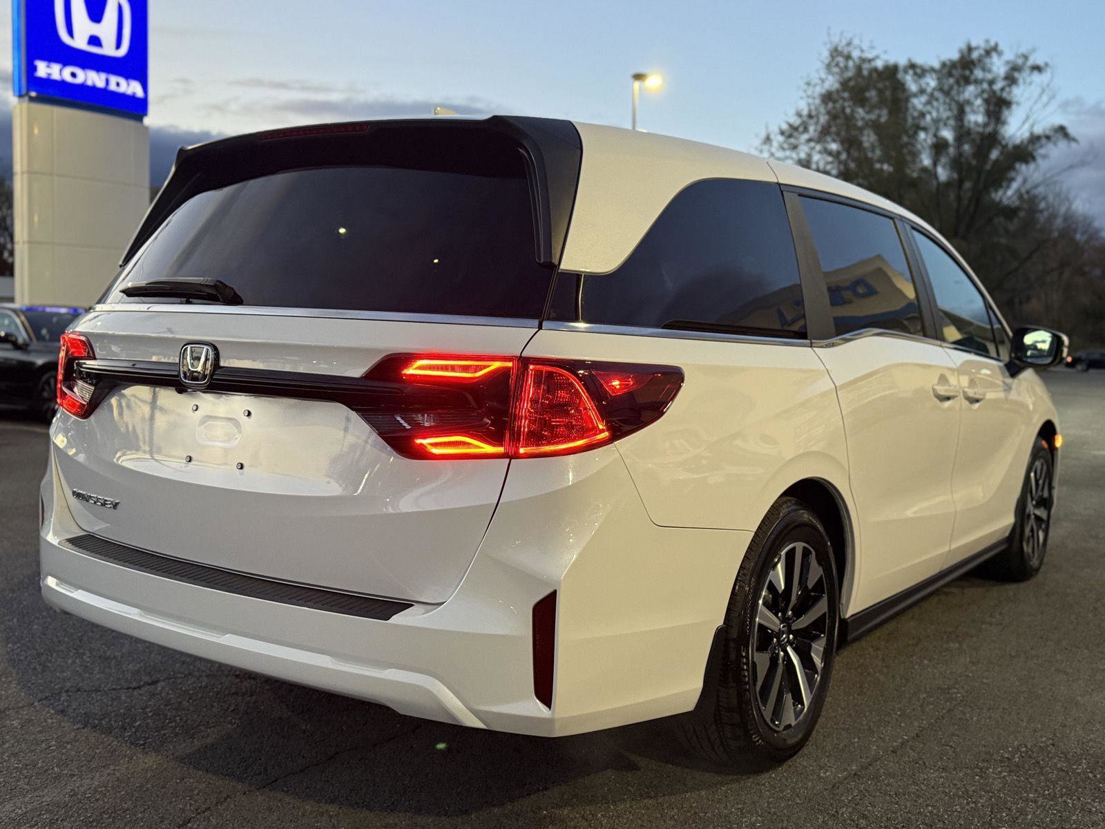 Certified 2026 Honda Odyssey EX-L image 5