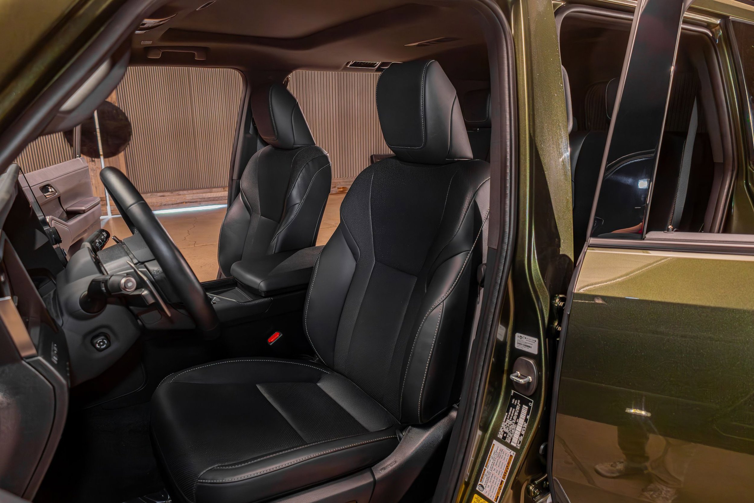 Used 2024 Lexus GX 550 w/ Cold Area Package AWD/4WD image 21