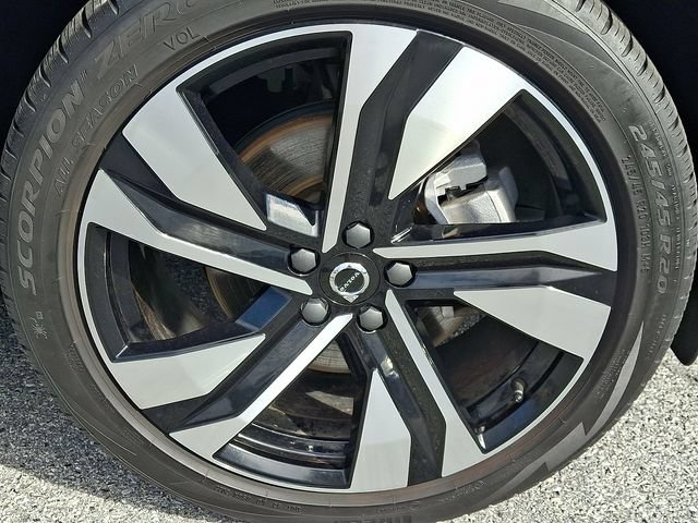 Certified 2024 Volvo XC40 B5 Plus w/ Protection Package Premier AWD/4WD image 8