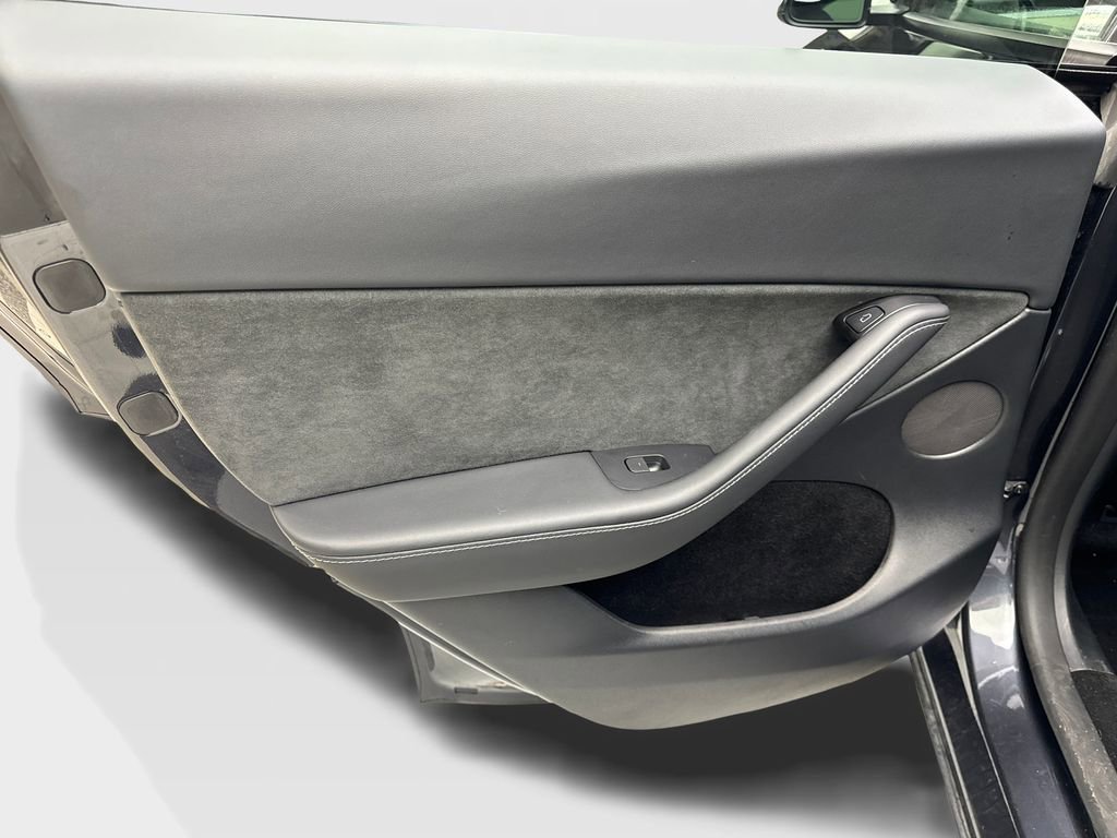 Used 2024 Tesla Model Y Long Range image 37
