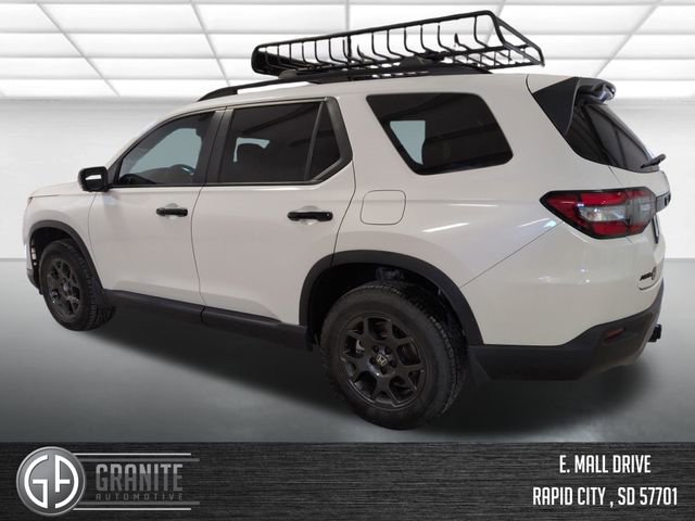 Used 2025 Honda Pilot TrailSport image 3