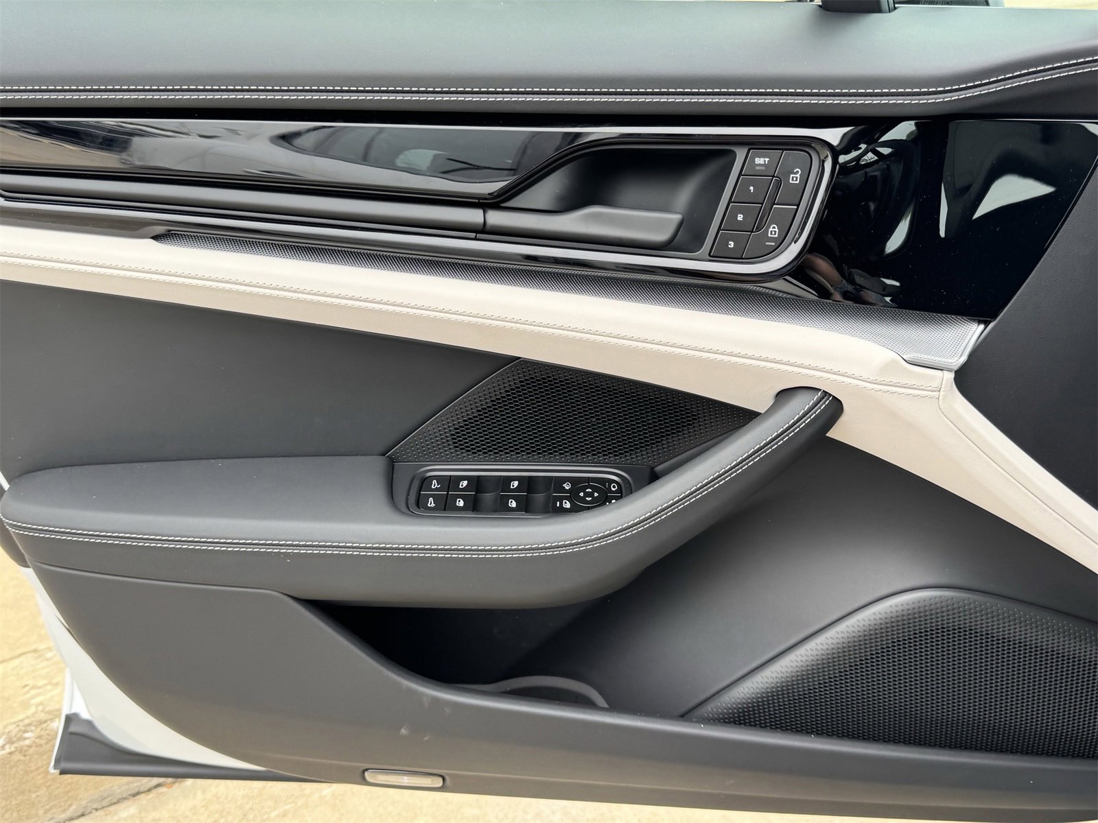 New 2025 Porsche Panamera 4 image 24