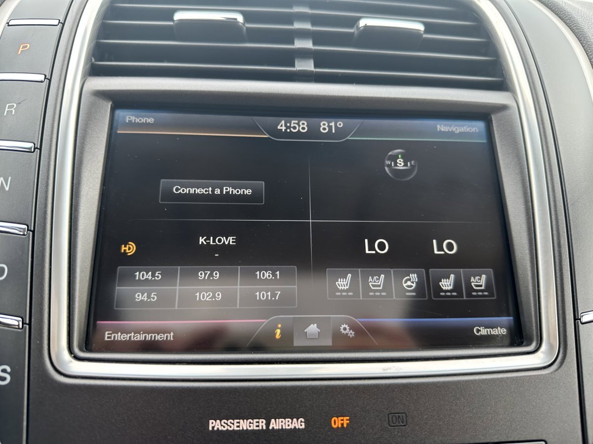 Used 2016 Lincoln MKX Reserve w/ Luxury Package FWD image 24