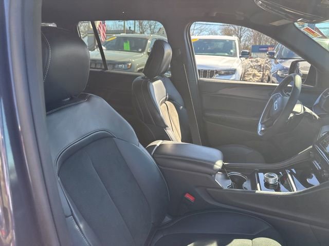 Certified 2025 Jeep Grand Cherokee Altitude image 14