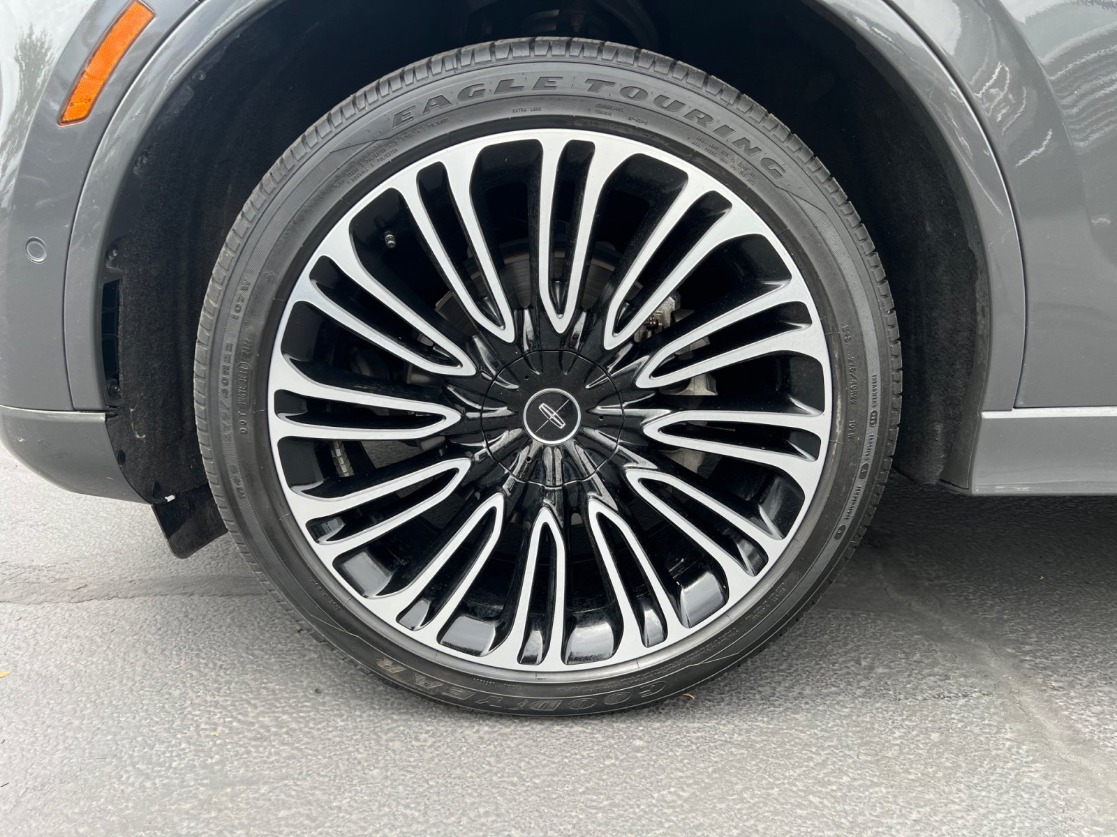 Used 2023 Lincoln Aviator Black Label w/ Dynamic Handling Package AWD/4WD image 36