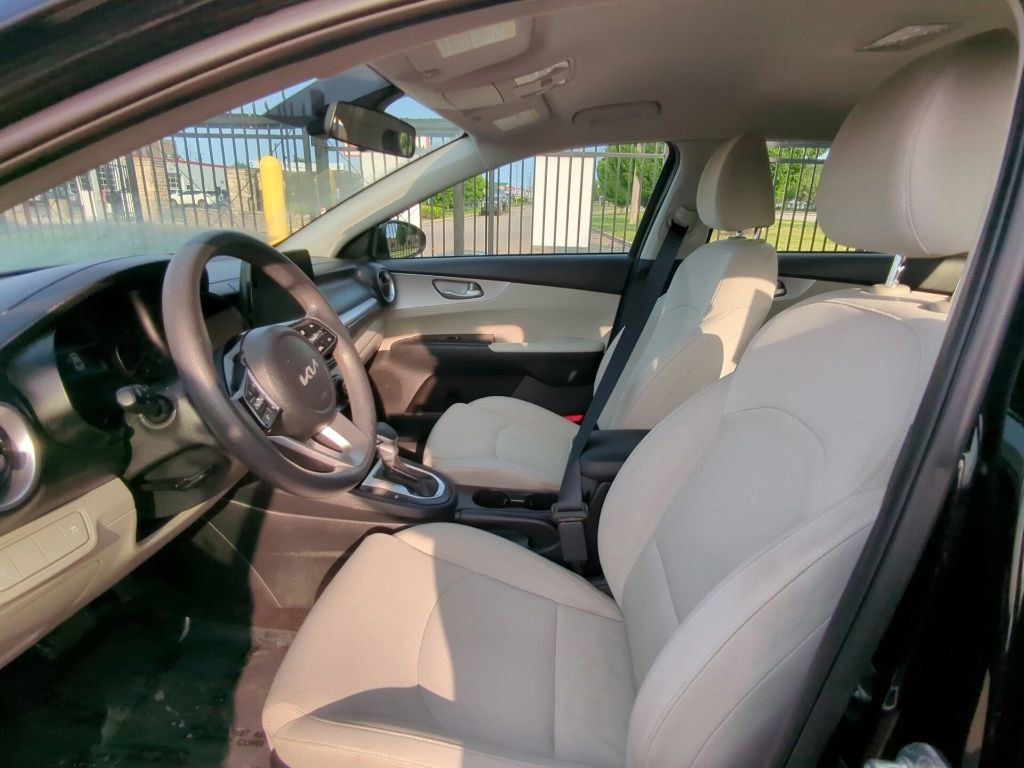 Used 2022 Kia Forte LXS FWD image 6