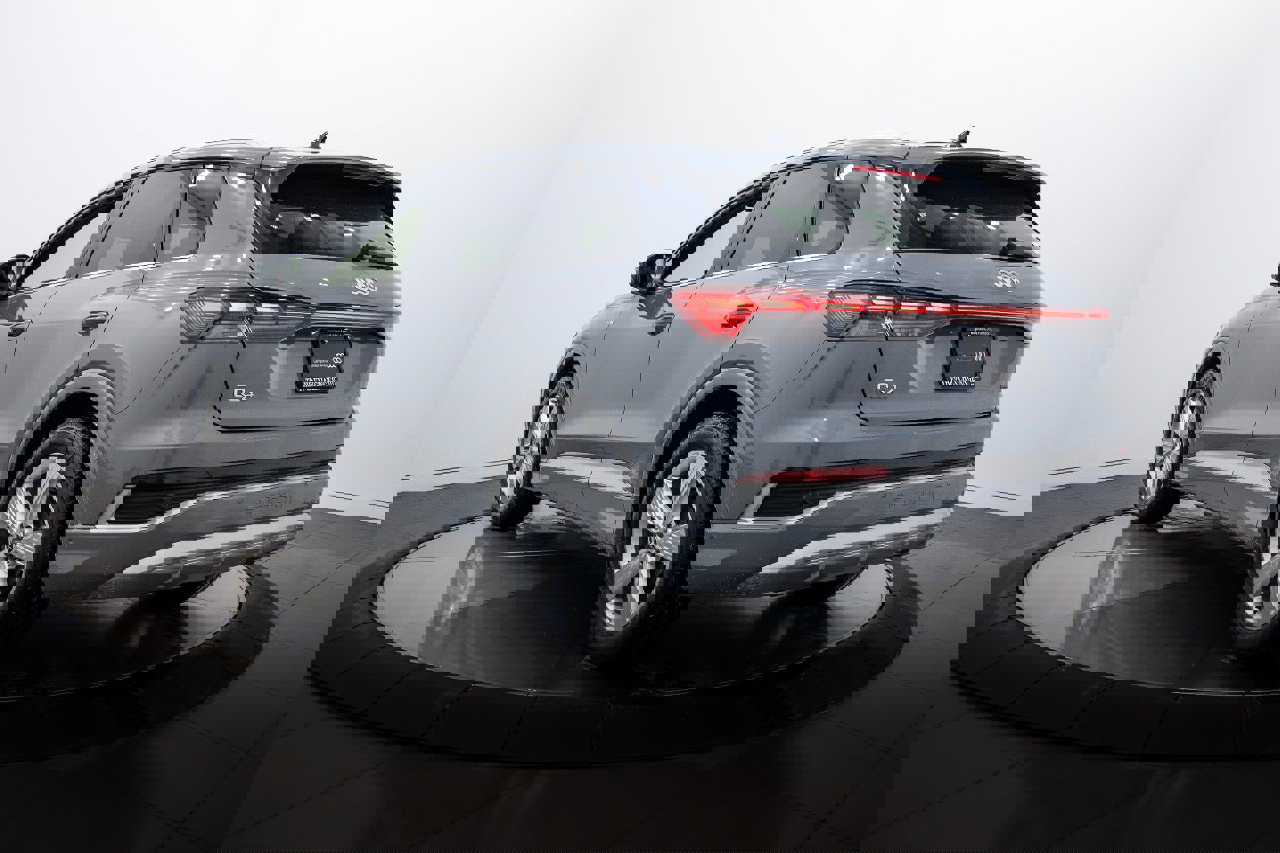 Used 2024 Audi Q4 e-tron Prestige image 5