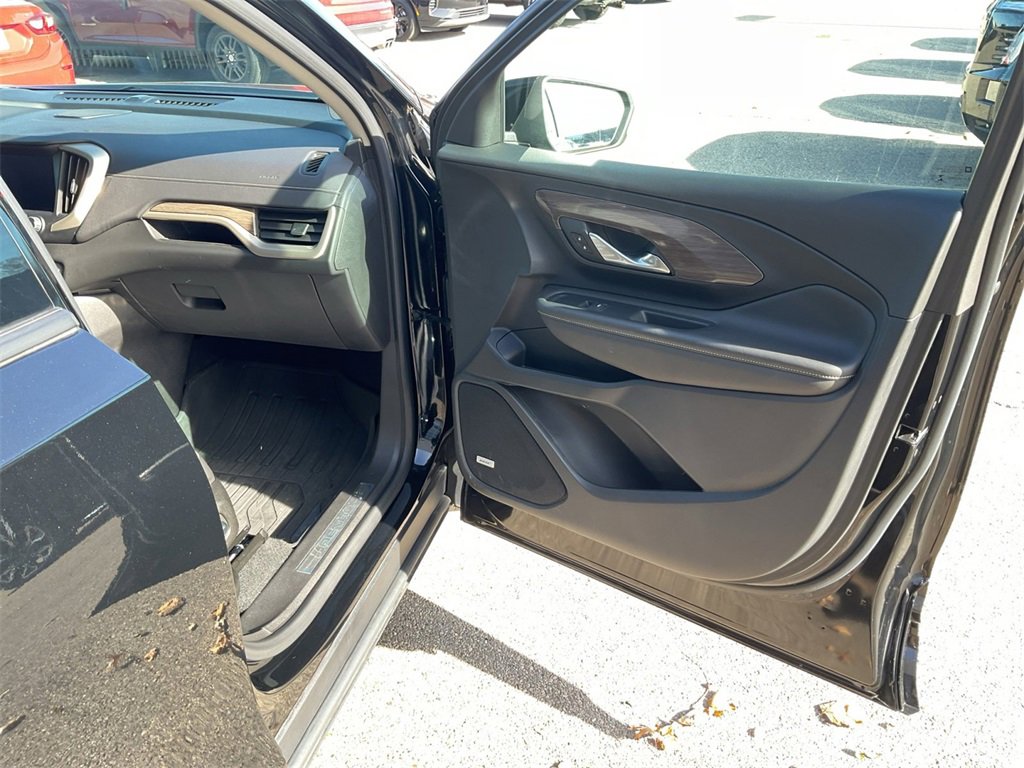 Used 2023 GMC Terrain Denali w/ Black Diamond Edition image 16