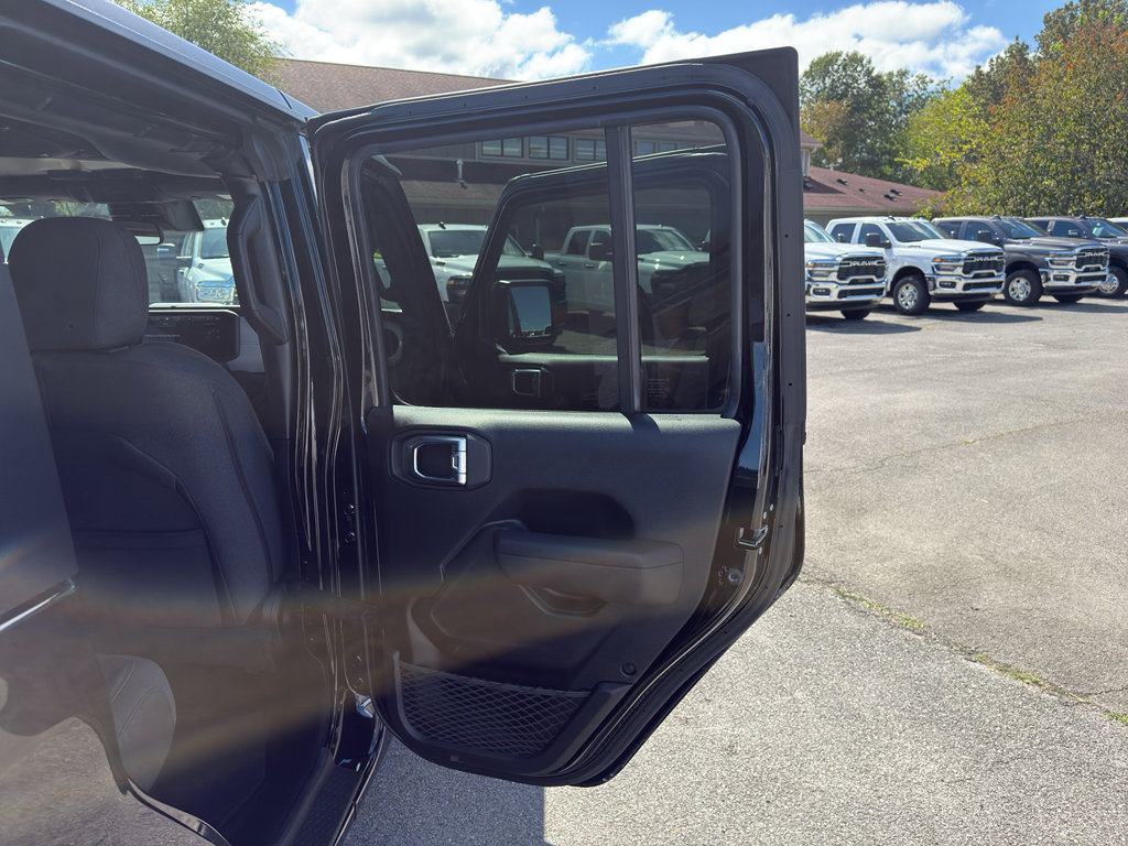 Used 2024 Jeep Gladiator Sport image 15