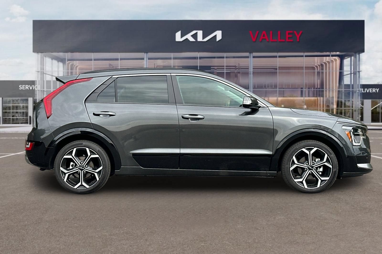Certified 2024 Kia Niro SX Touring FWD image 3