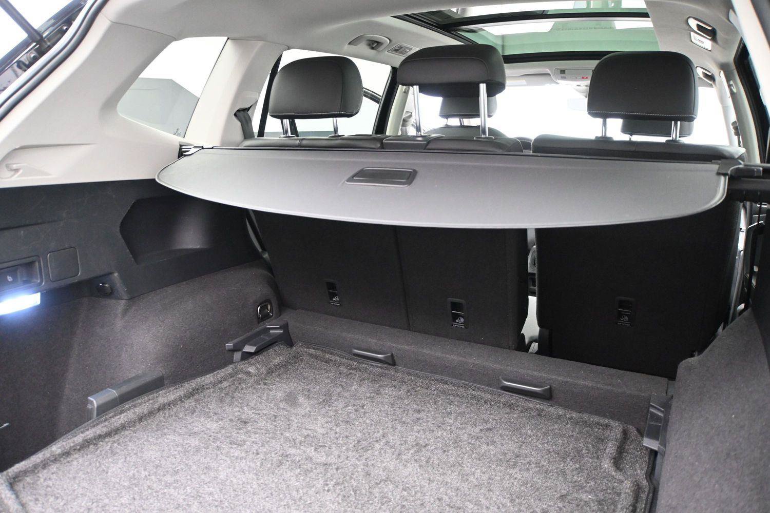 Used 2022 Volkswagen Tiguan SE w/ Panoramic Sunroof Package AWD/4WD image 20