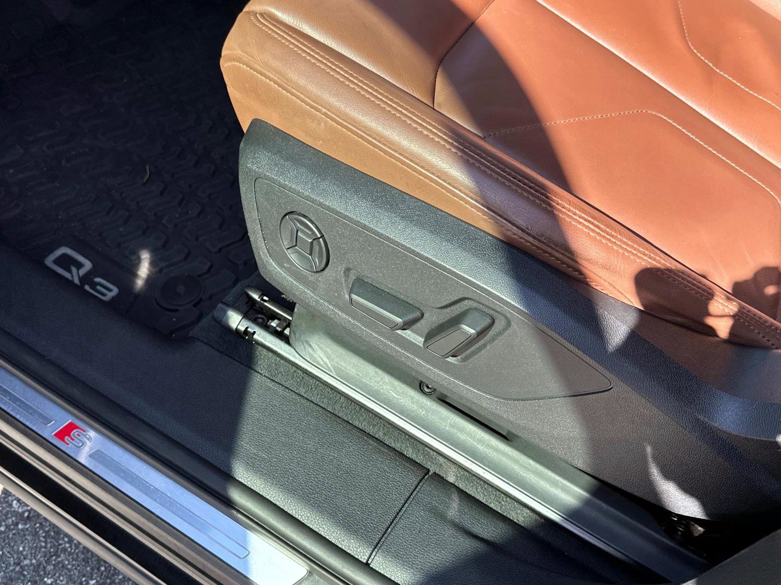 Used 2020 Audi Q3 2.0T Premium w/ Convenience Package image 21