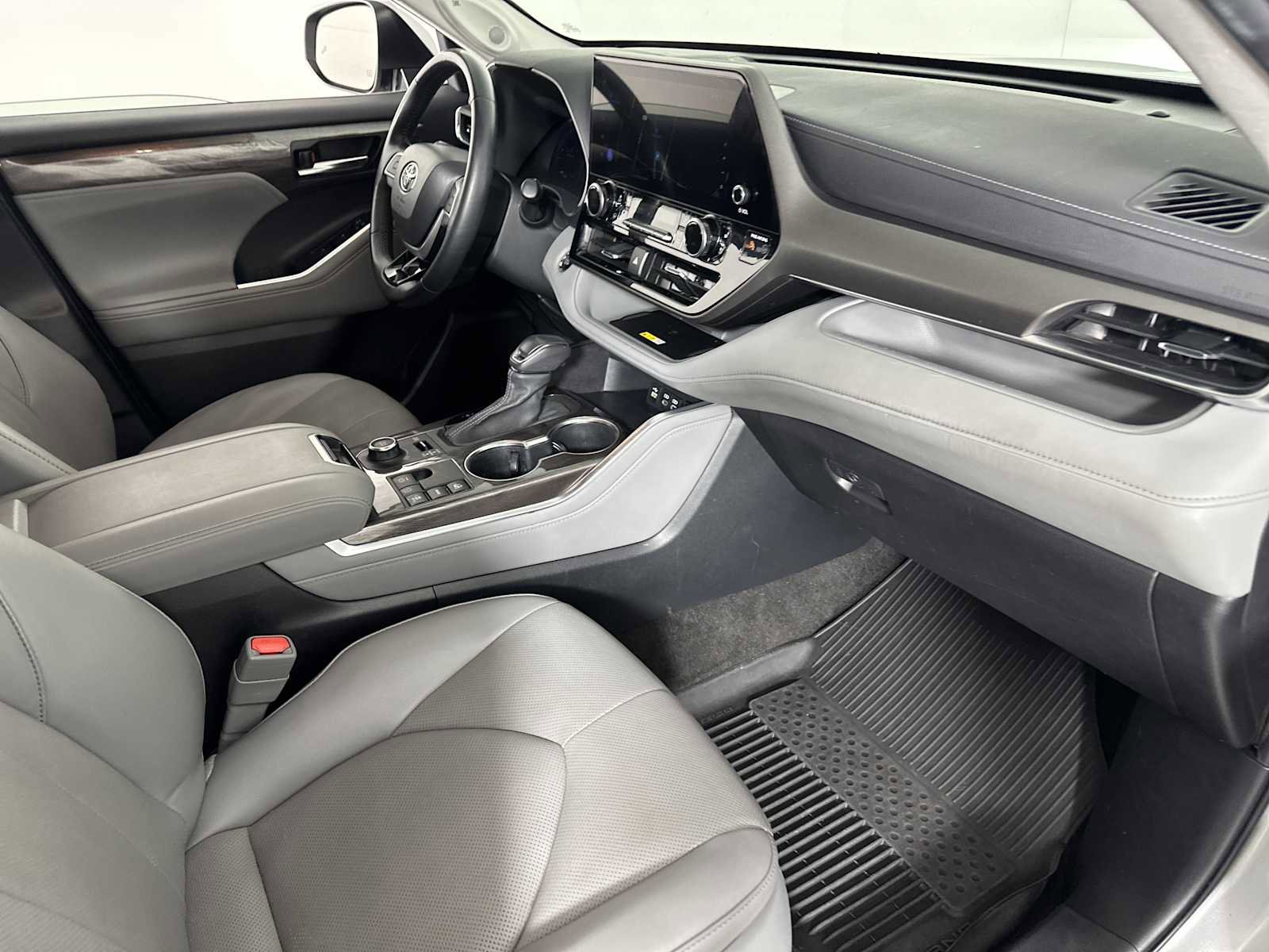 Used 2023 Toyota Highlander Limited image 35