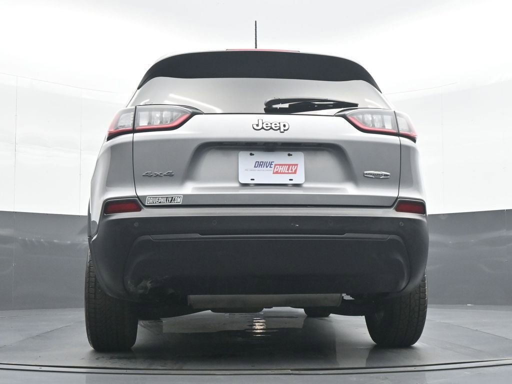Used 2019 Jeep Cherokee Latitude Plus w/ Cold Weather Group AWD/4WD image 29
