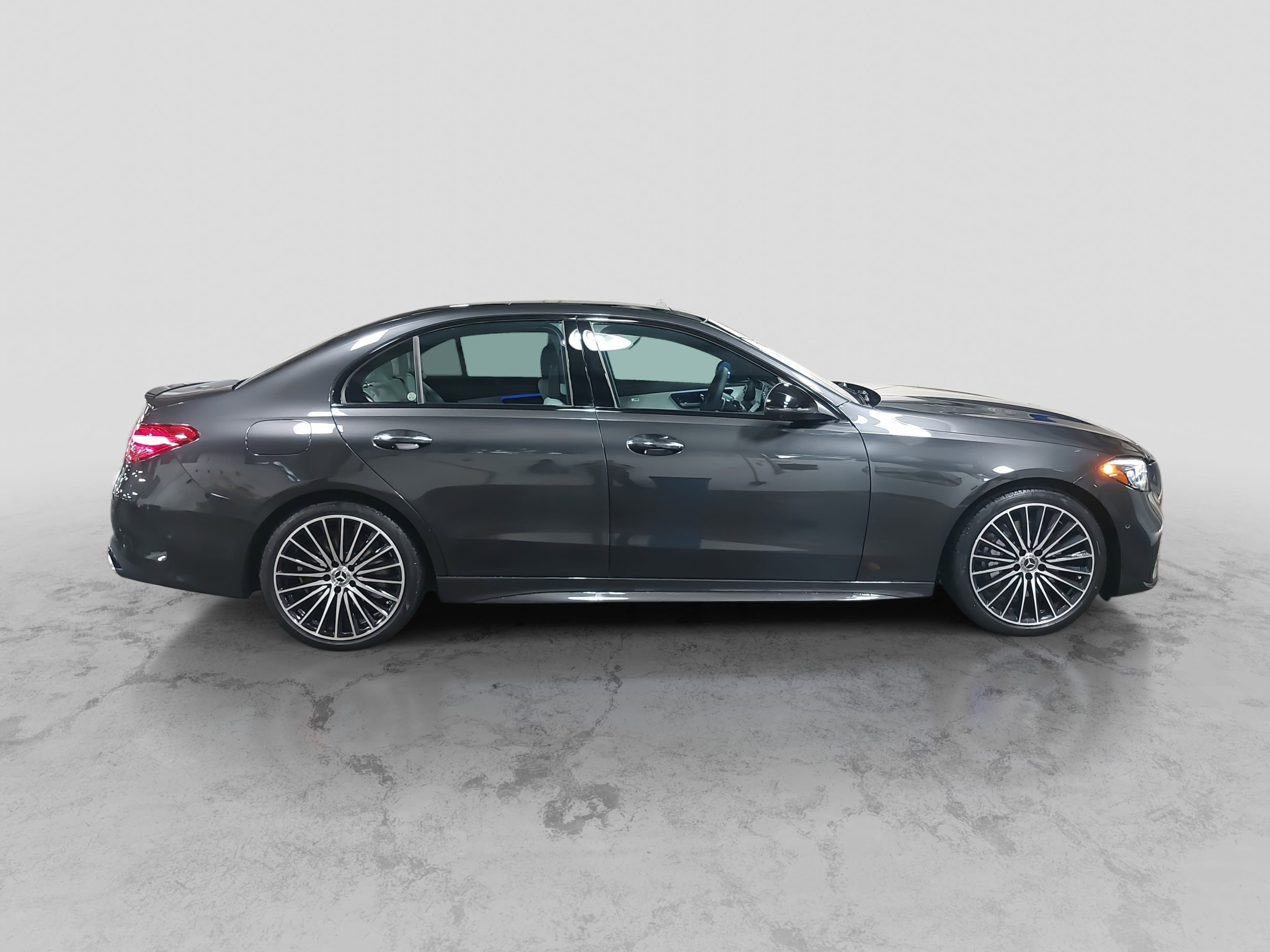 Used 2025 Mercedes-Benz C 300 Sedan image 4