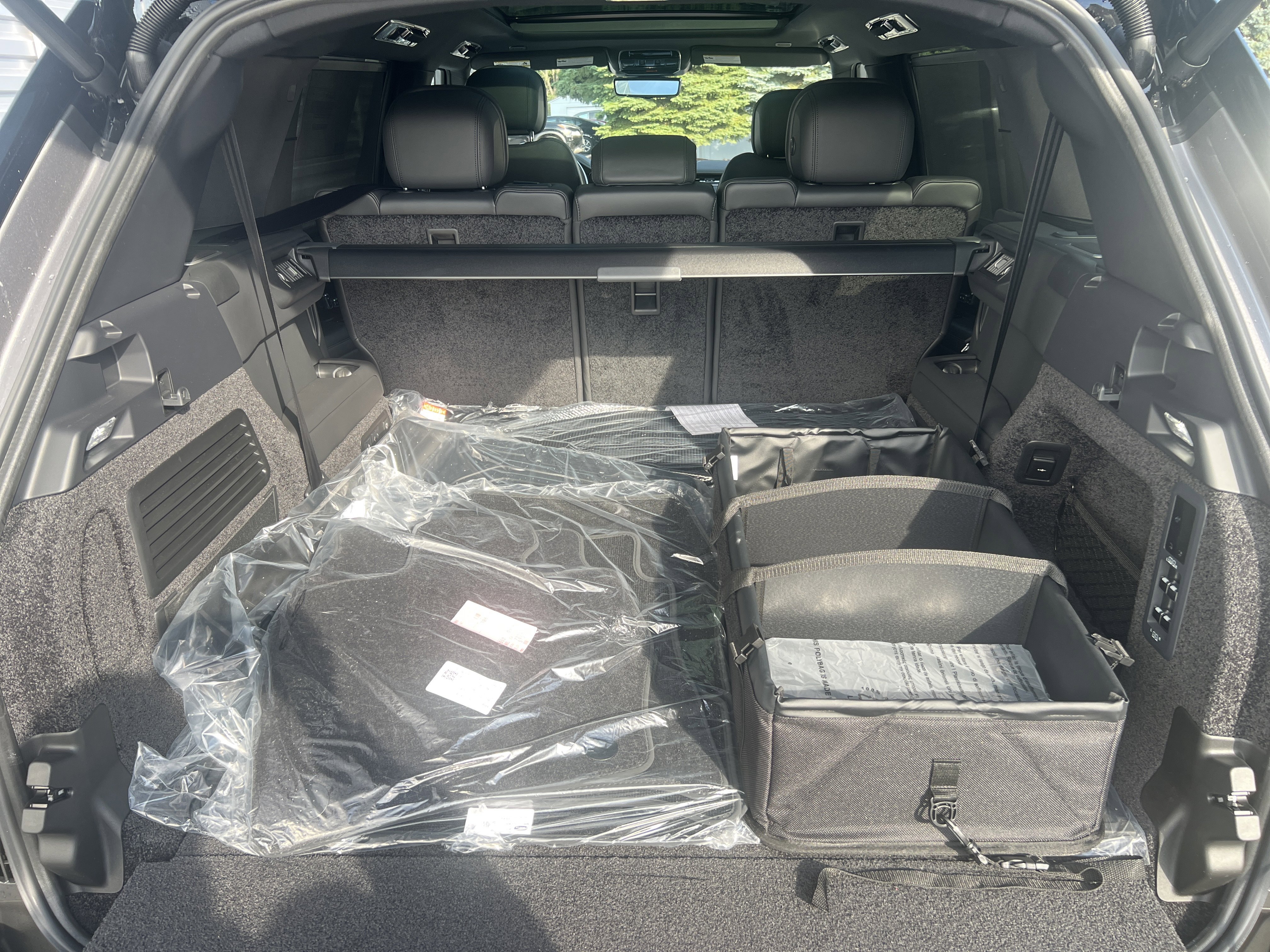 New 2025 Land Rover Range Rover Long Wheelbase SE image 31