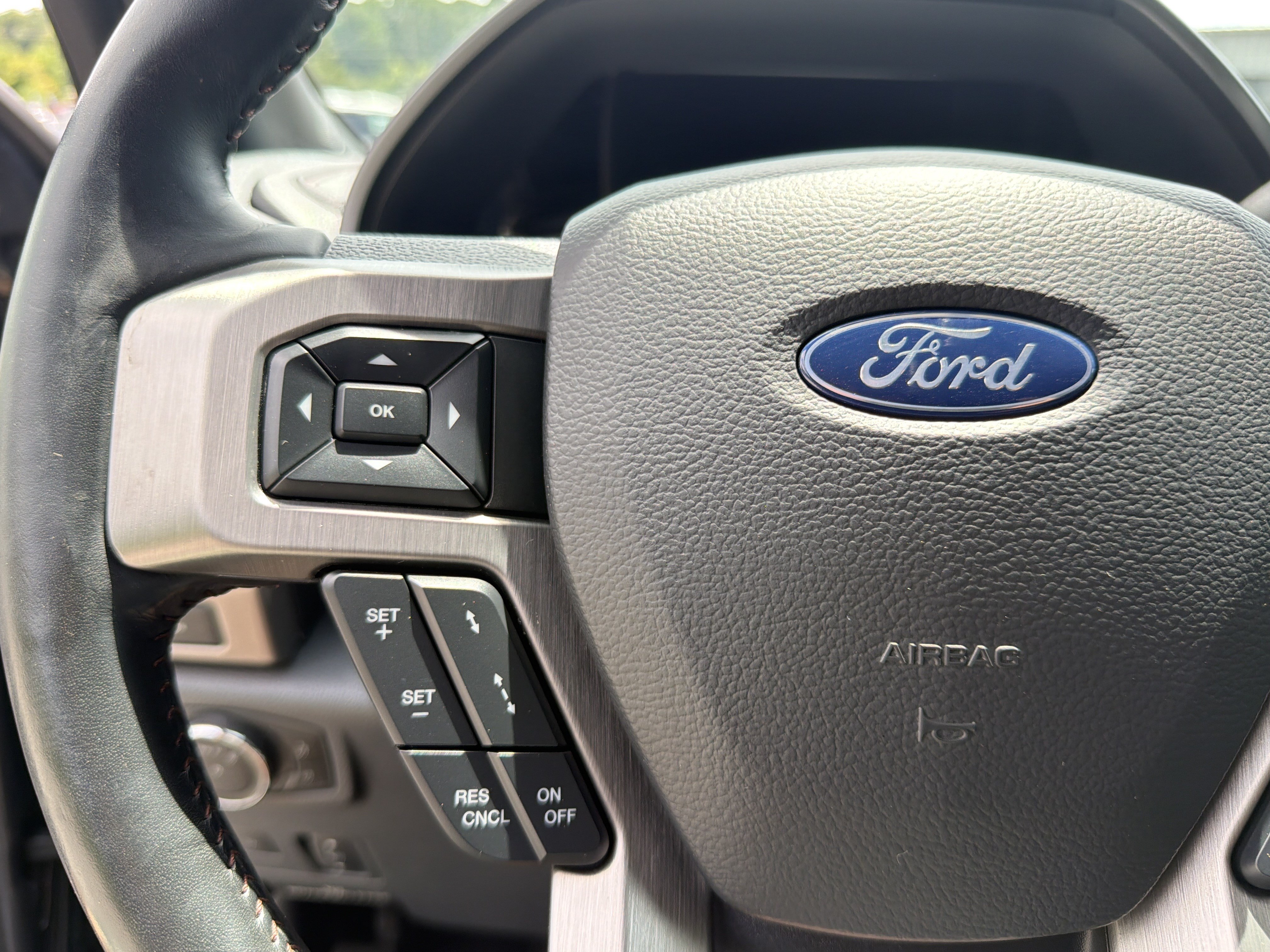 Used 2022 Ford F350 Platinum w/ Tremor Off-Road Package AWD/4WD image 28