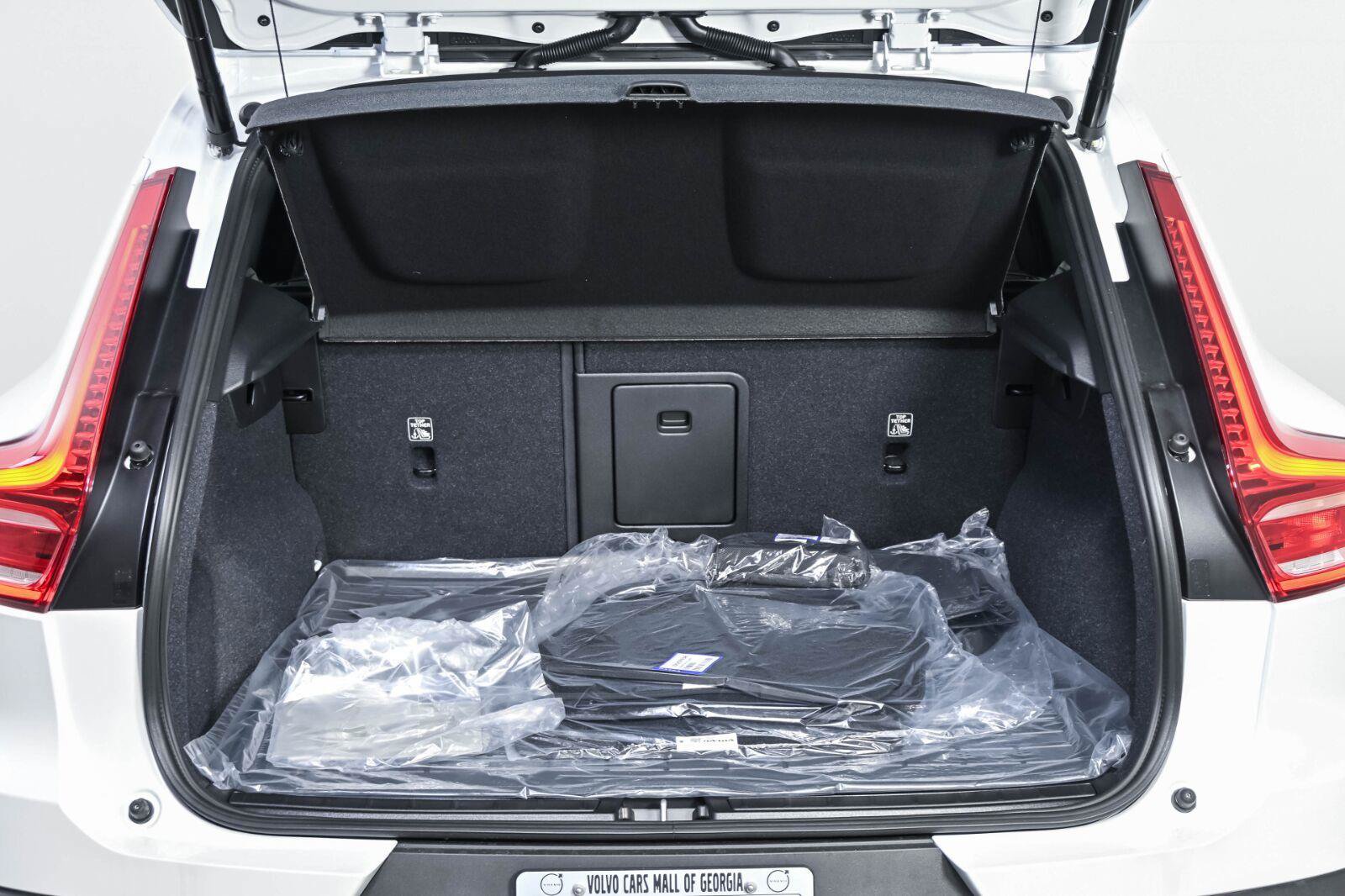 New 2026 Volvo XC40 B5 Core w/ Protection Package Premier AWD/4WD image 29