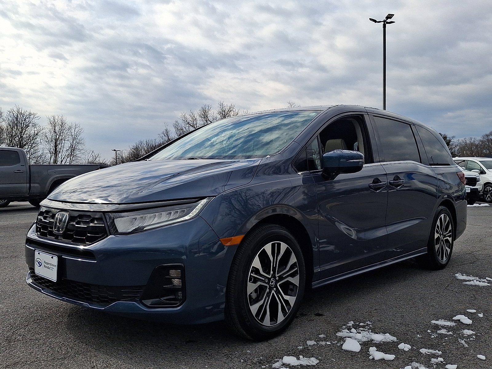 Used 2025 Honda Odyssey Elite image 3