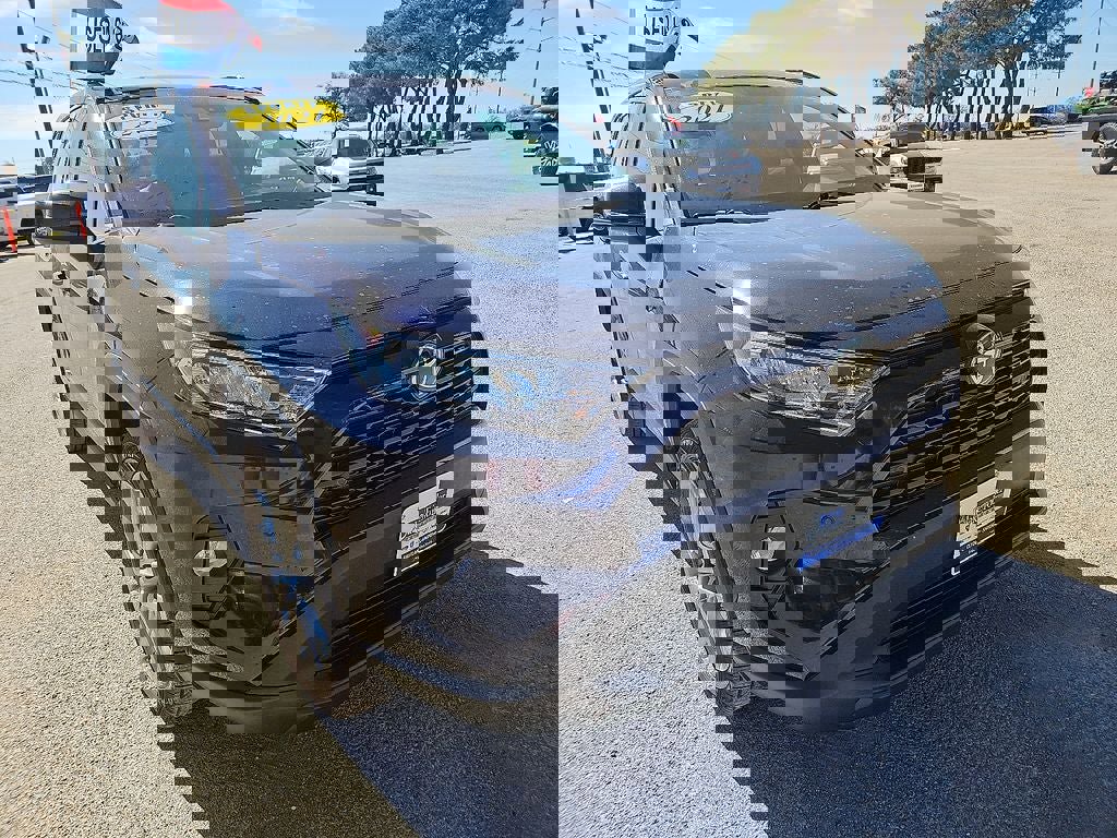 Used 2021 Toyota RAV4 XLE Premium image 11