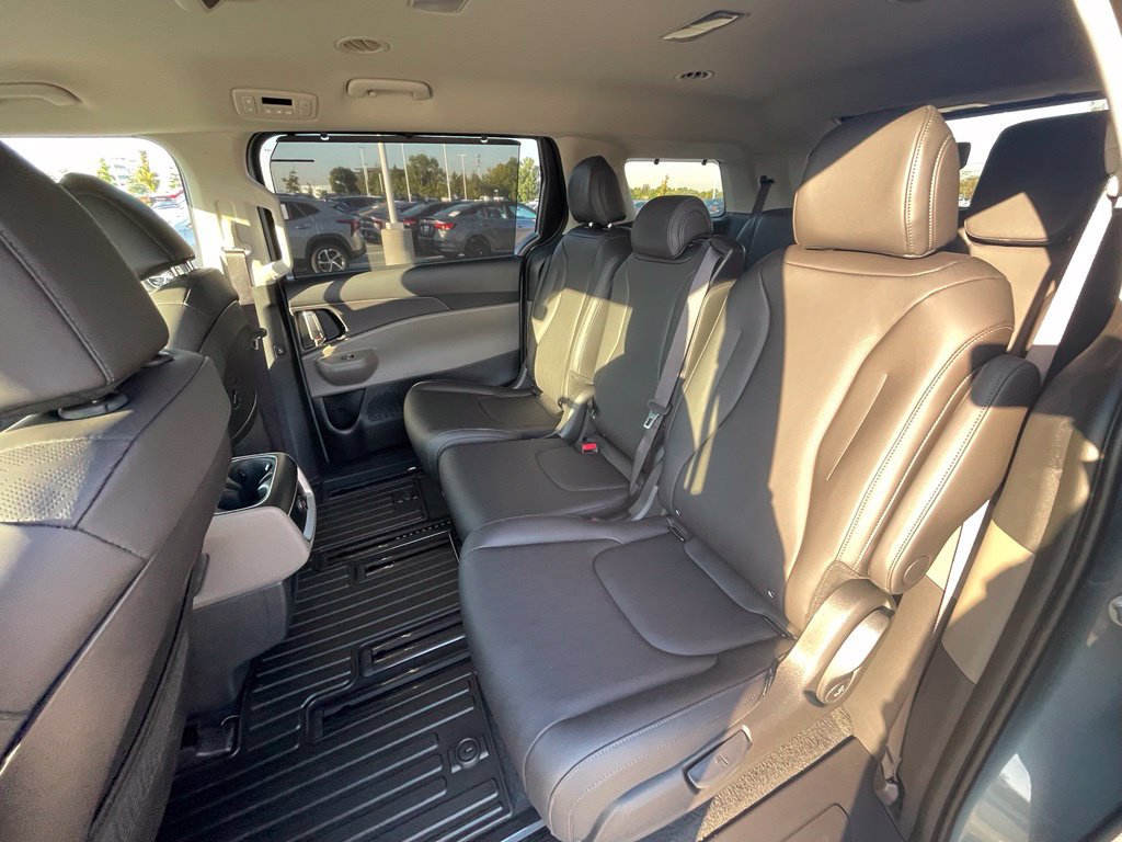 New 2027 Kia Carnival EX FWD image 24