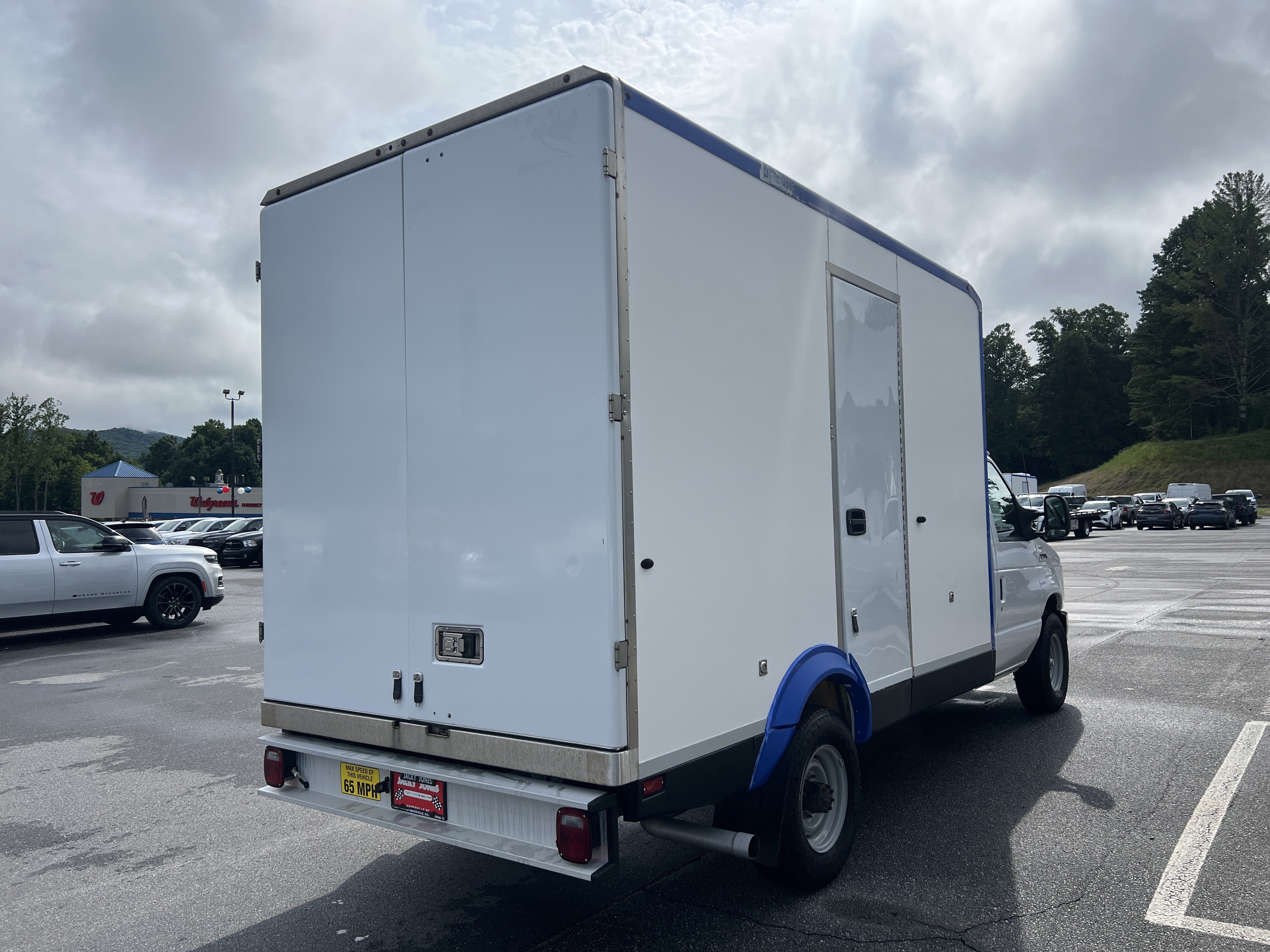 Used 2023 Ford E-350 and Econoline 350 Super Duty w/ Power Windows & Locks Group RWD image 3