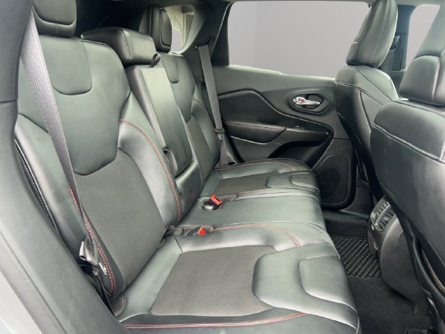 Used 2022 Jeep Cherokee Trailhawk w/ Sun, Sound & Nav Group AWD/4WD image 25