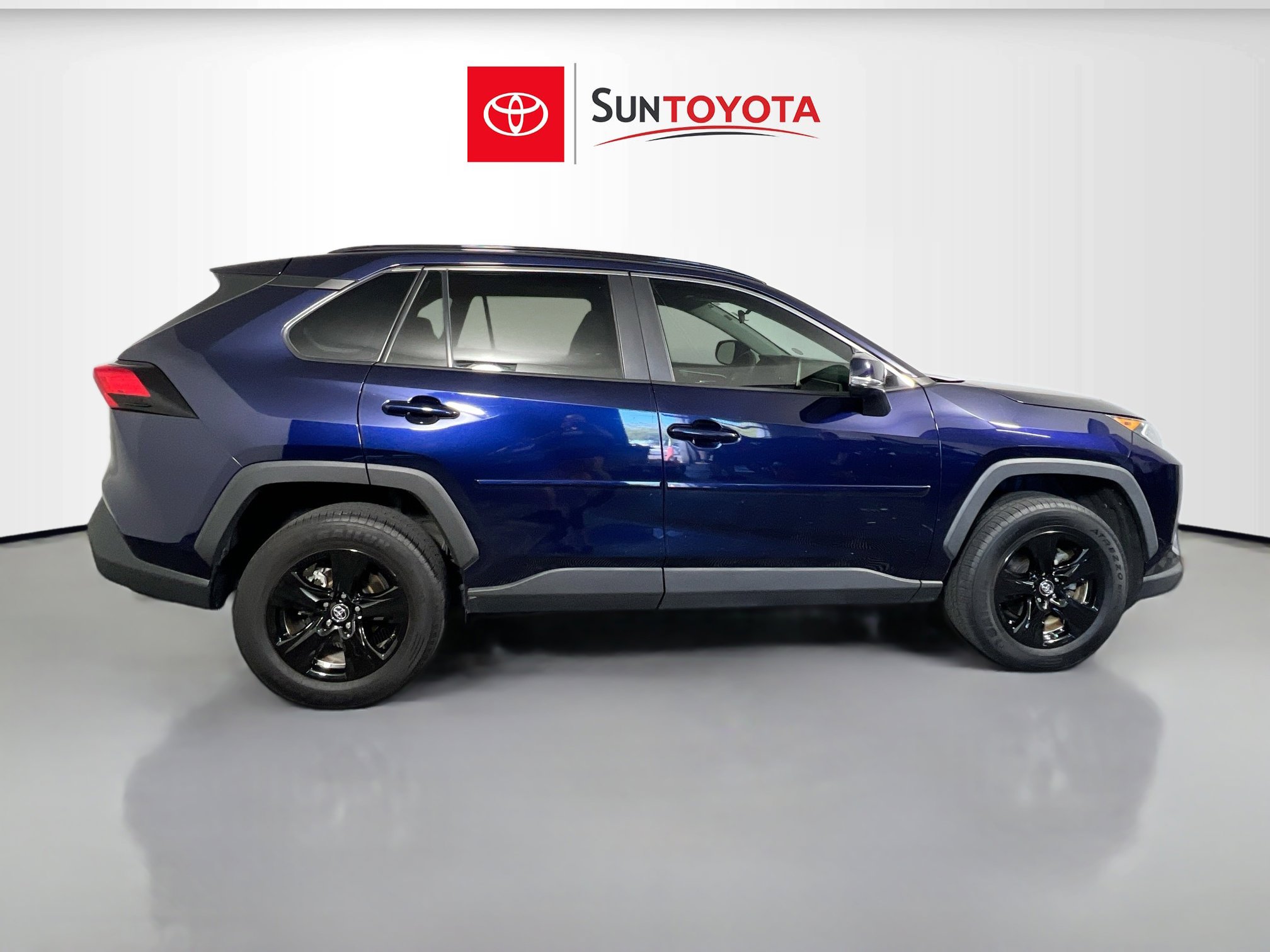 Used 2020 Toyota RAV4 XLE w/ Convenience Package FWD image 2