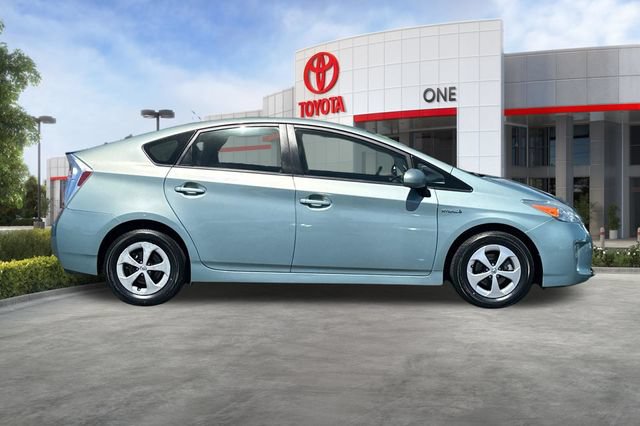 Used 2015 Toyota Prius Two FWD image 3