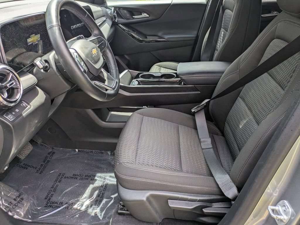 Used 2025 Chevrolet Equinox LT FWD image 12