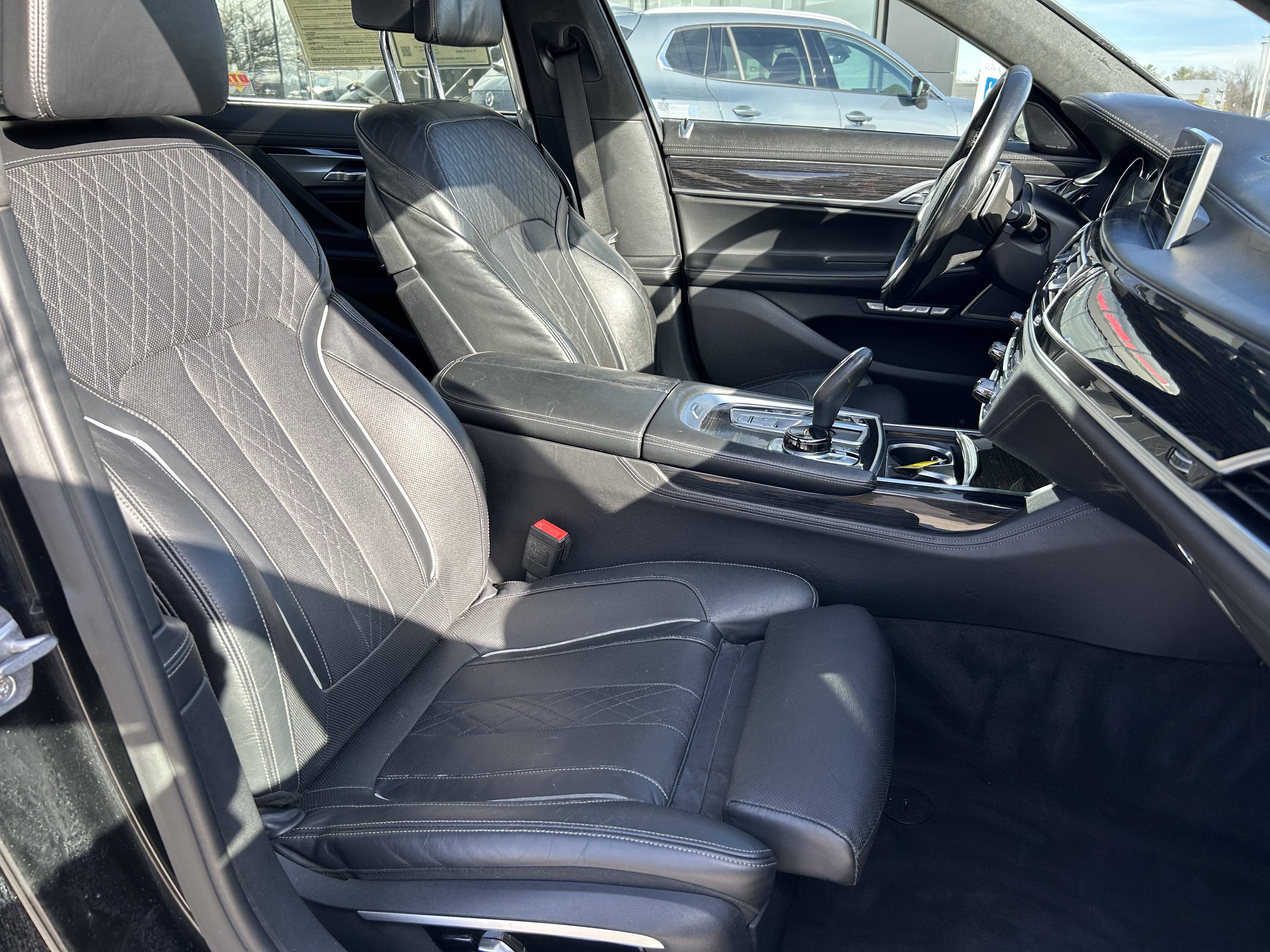 Used 2016 BMW 750i xDrive image 28