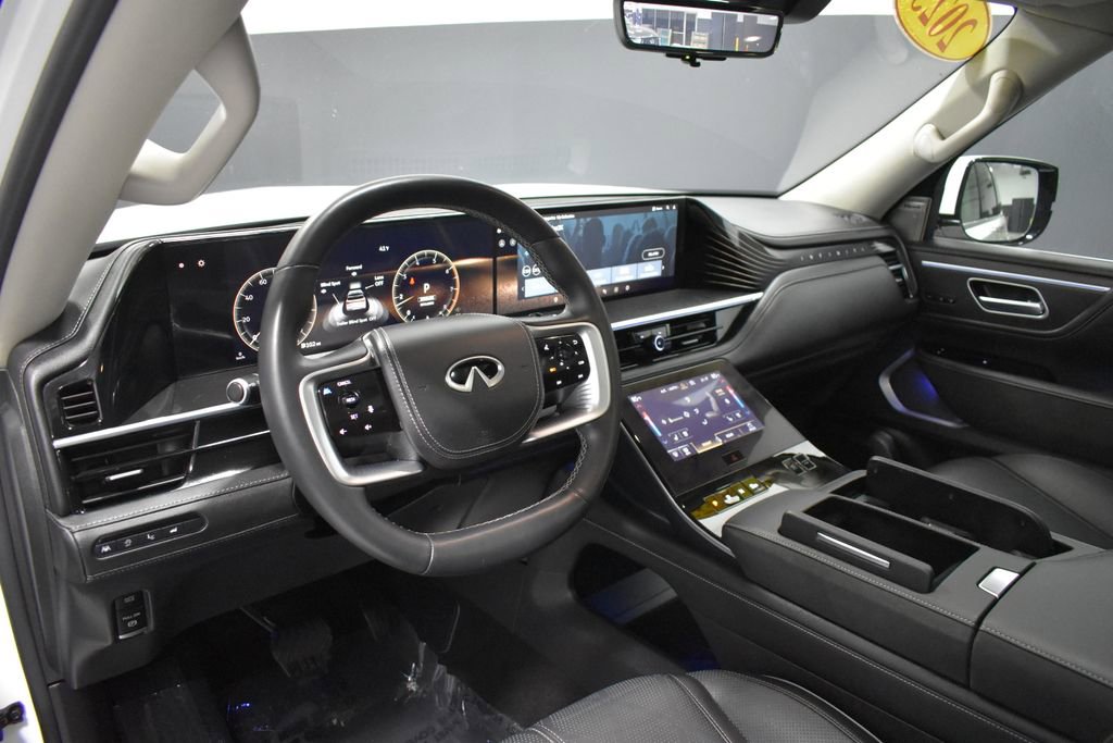 Used 2025 INFINITI QX80 Sensory AWD/4WD image 4