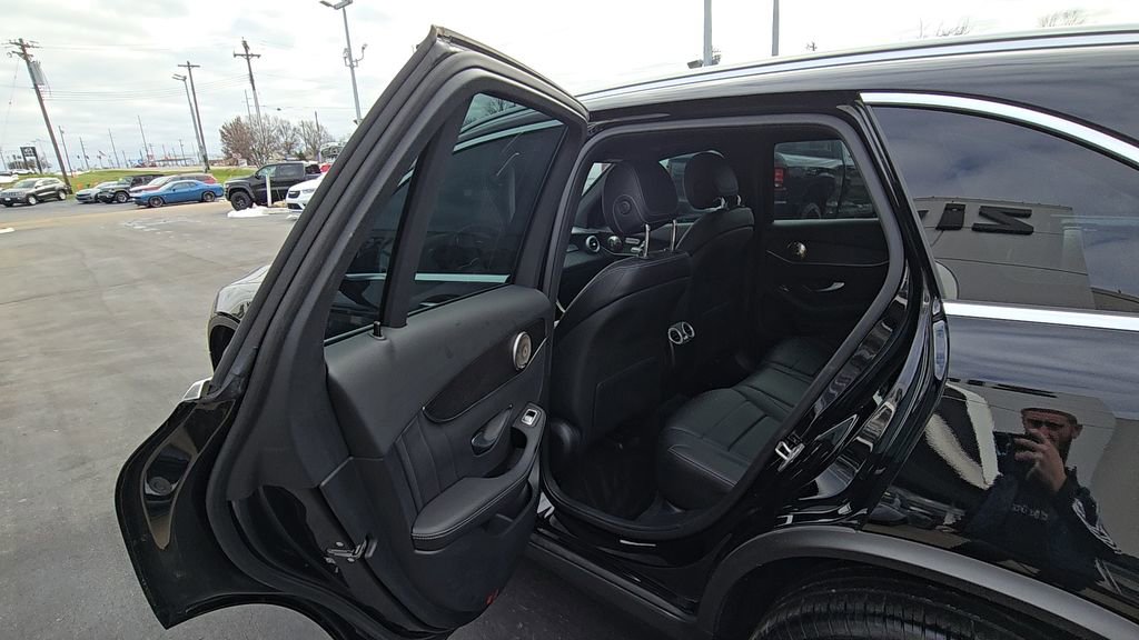Used 2022 Mercedes-Benz GLC 300 4MATIC image 15