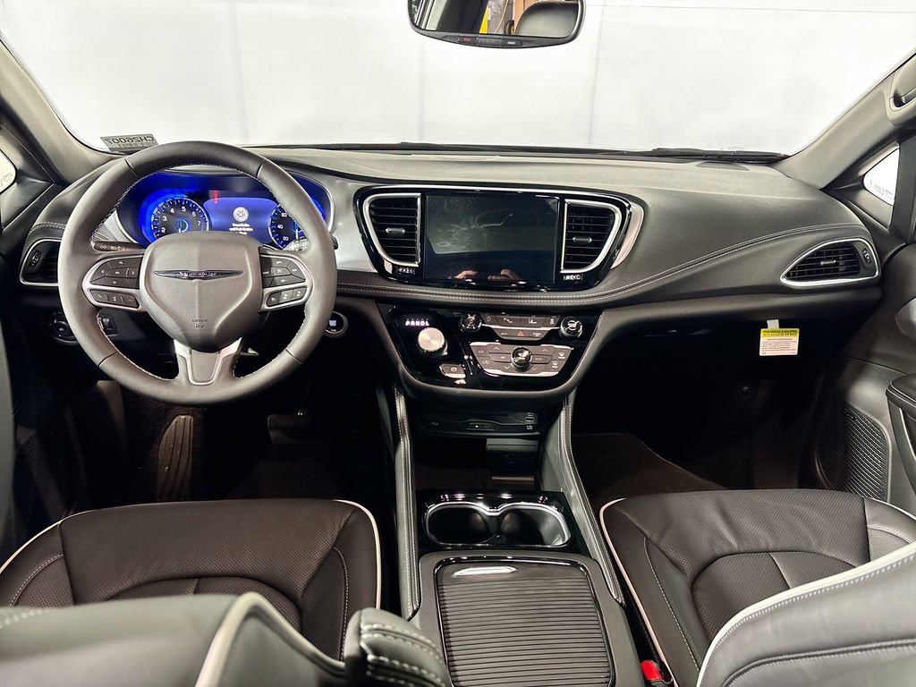 New 2026 Chrysler Pacifica Limited w/ Uconnect Theater Family Group image 12