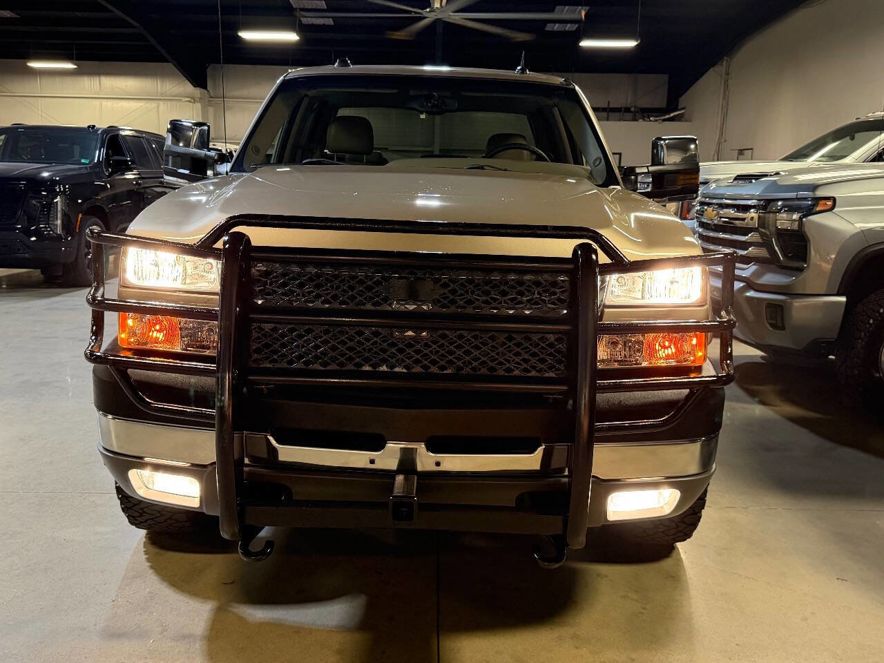 Used 2005 Chevrolet Silverado 2500 LT w/ Heavy-Duty Power Package AWD/4WD image 15