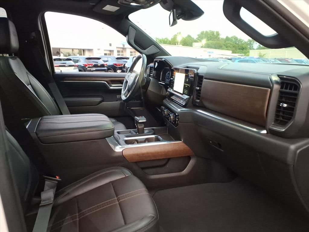 Certified 2023 Chevrolet Silverado 1500 High Country w/ High Country Premium Package AWD/4WD image 16