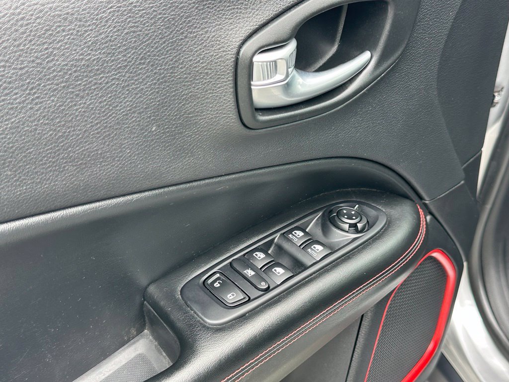 Used 2019 Jeep Compass Trailhawk AWD/4WD image 15